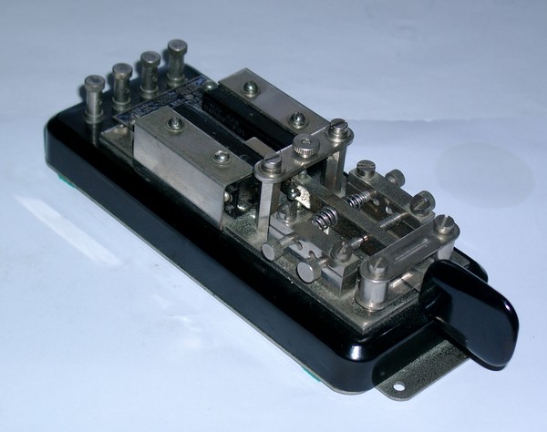 UA3AO's Dentsu MS-2 key, click to enlarge picture.
