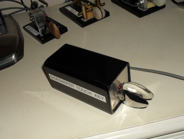 GM3VMB's homebrew Sideswiper Touch Key, click to enlarge picture.