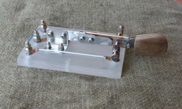 I1GIS's homebrew single blade lever sideswiper, contact blades off, click to enlarge picture.