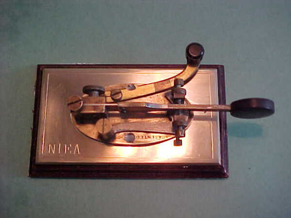 N1EA's Bunnell Double Speed Key, top view, click to enlarge picture.